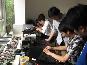 成都精材W電腦維修 蘋果筆記本上門裝系統、安路由與網站設計一站式服務解析